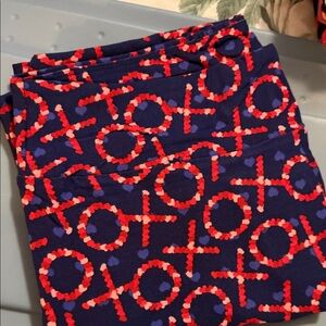 LuLaRoe leggings- Kisses and Hugs